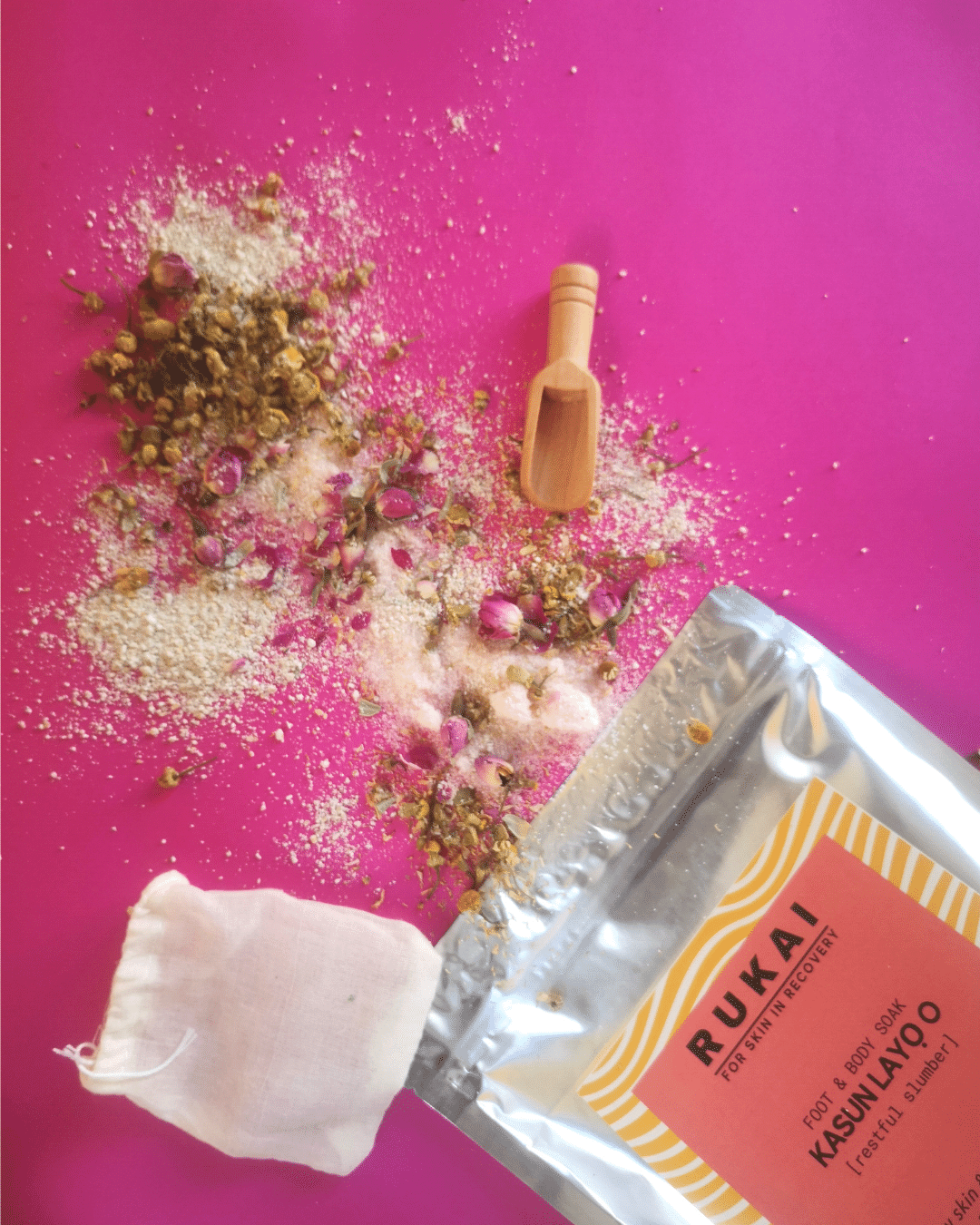 Rose, coconut, camomile bath salts