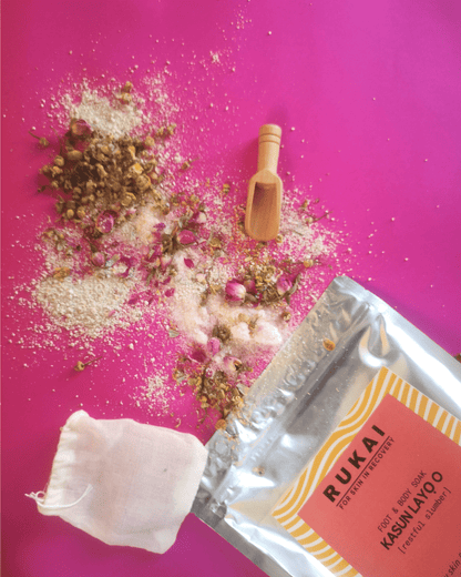 Rose, coconut, camomile bath salts
